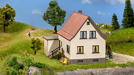 030-66606 - H0 - Siedlungshaus mit Garage